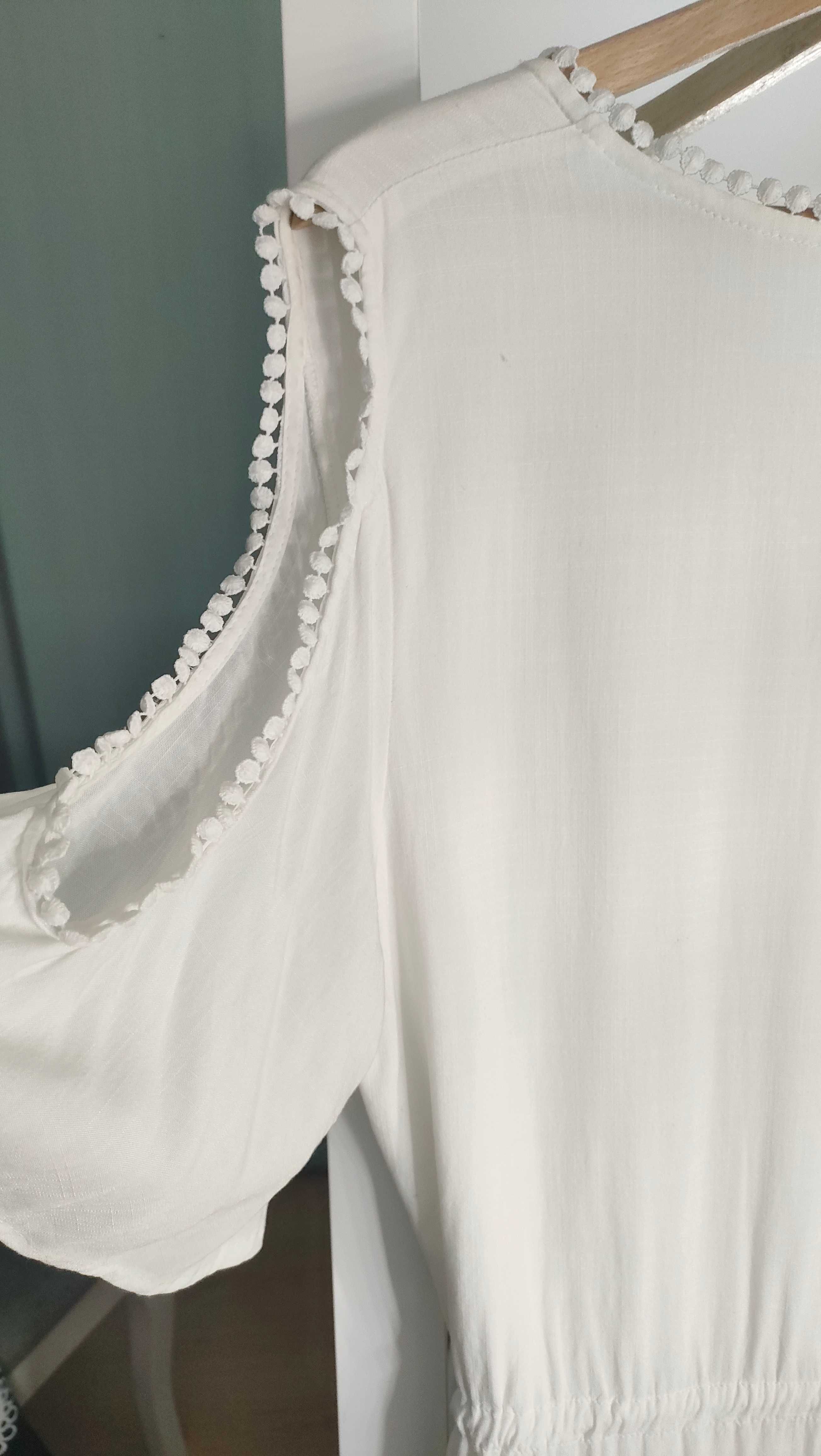 Biała sukienka z Monnari