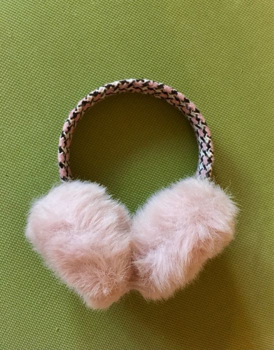 Теплі вушка) Можна регулювати в різні сторони