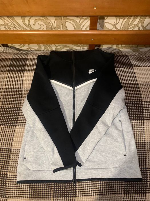 Продається nike tech fleece