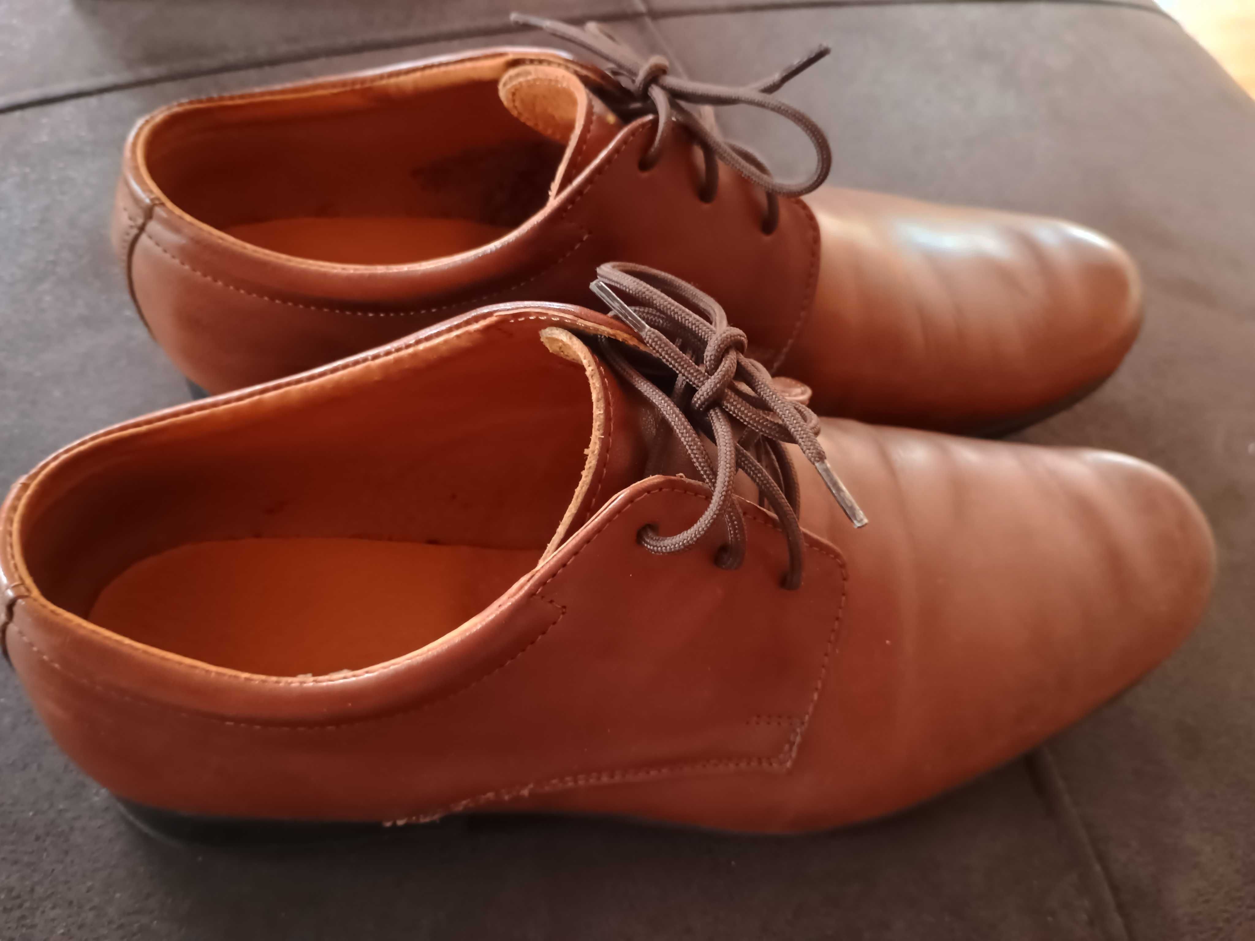 Buty  chłopięce klasyczne do garnituru rozm. 39 skórzane brązowe