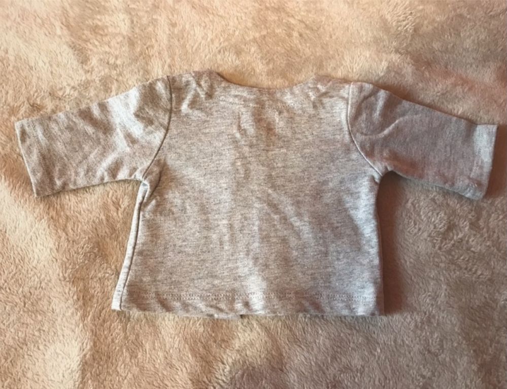 szara bluzka dla niemowlaka