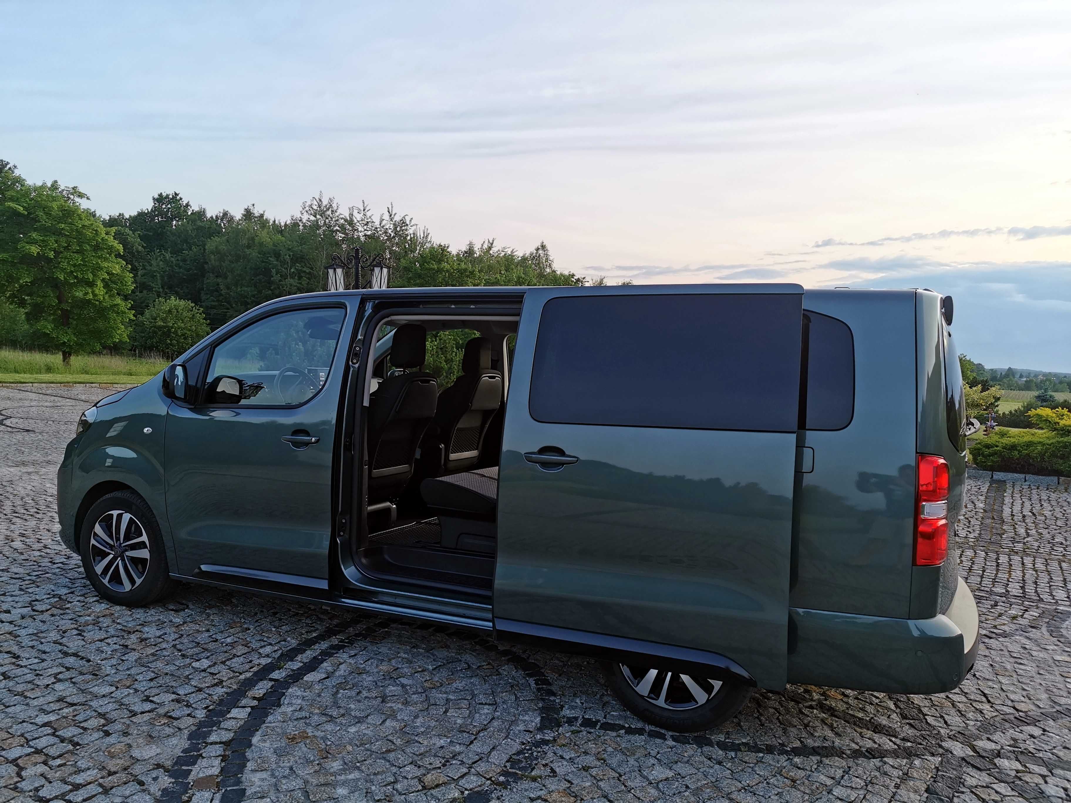 Wynajem Busa Peugeot Traveller Business NOWY
