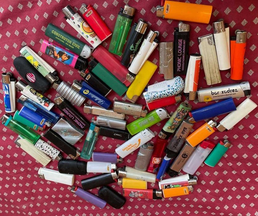 Isqueiros antigos sem gás