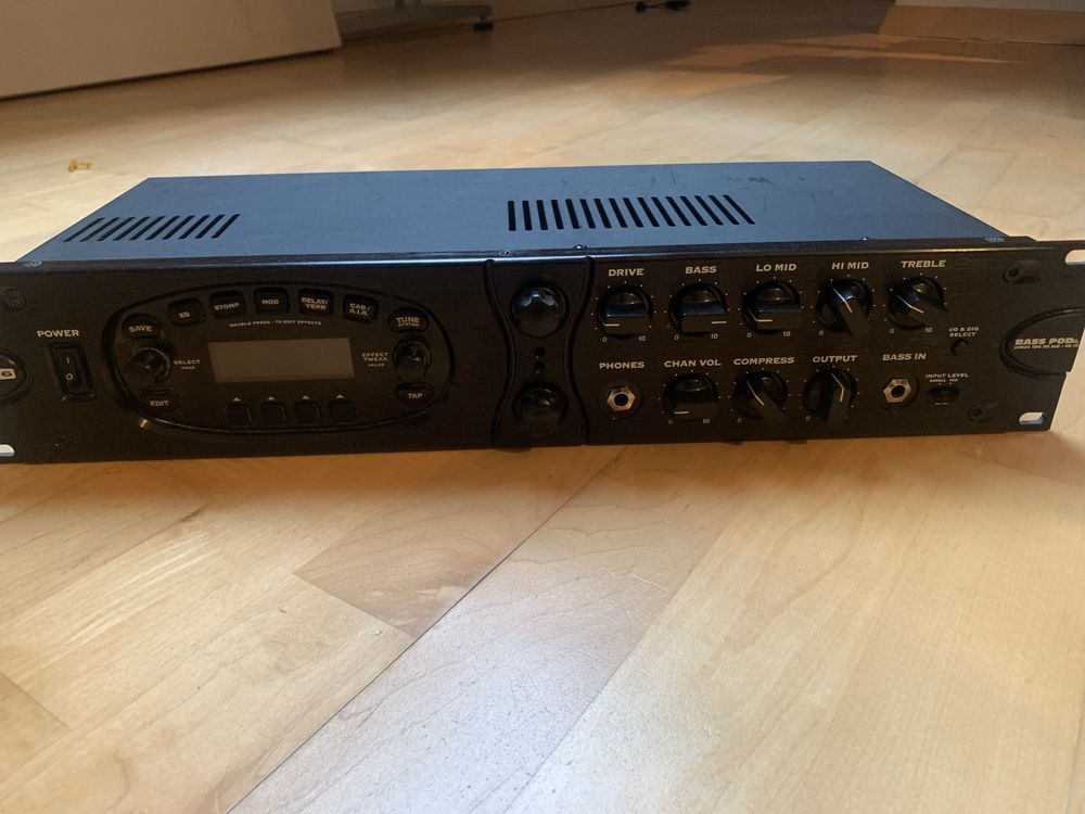 Line 6 Bass Pod XT Pro - preamp do gitary basowej