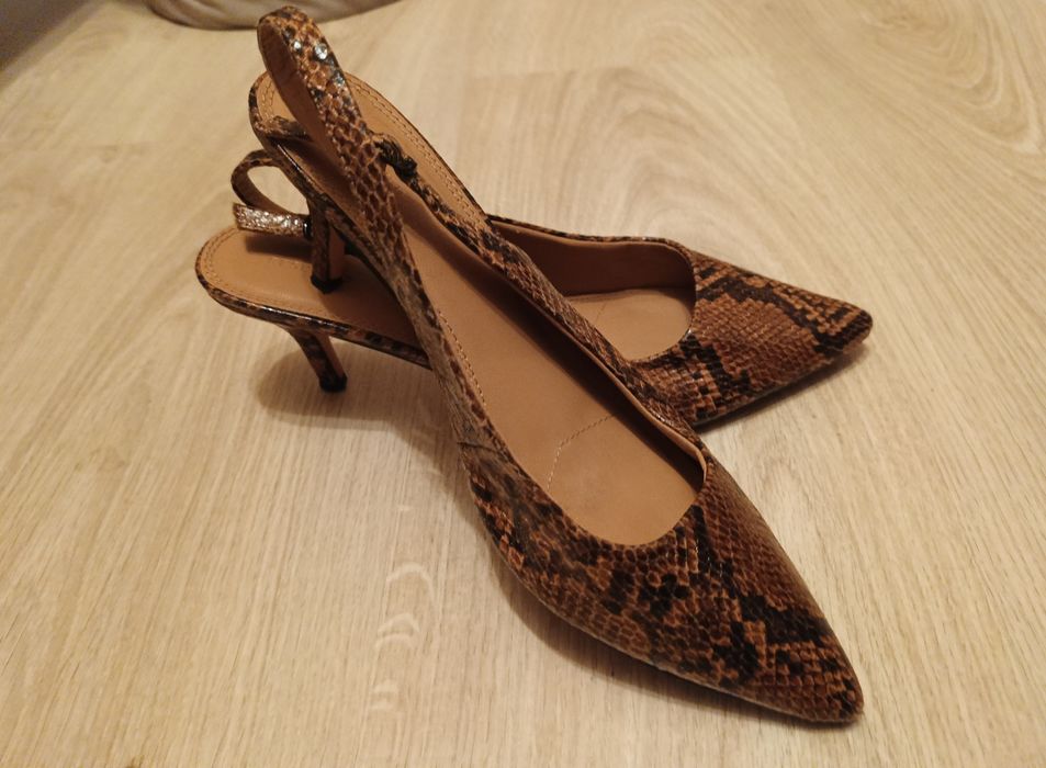 Czółenka Reserved Slingback we wzór skóry węża, r. 38