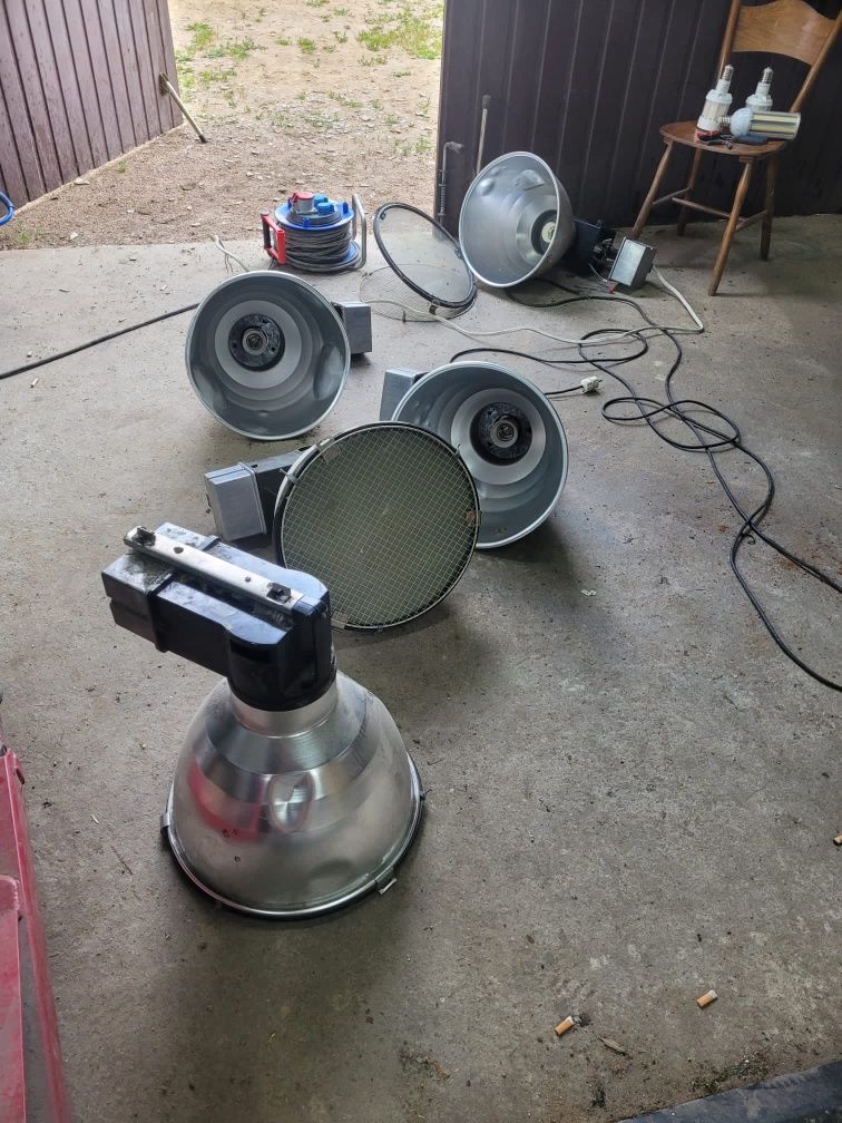 Lampa do oświetlenia hali przemysłowej garażu Philips