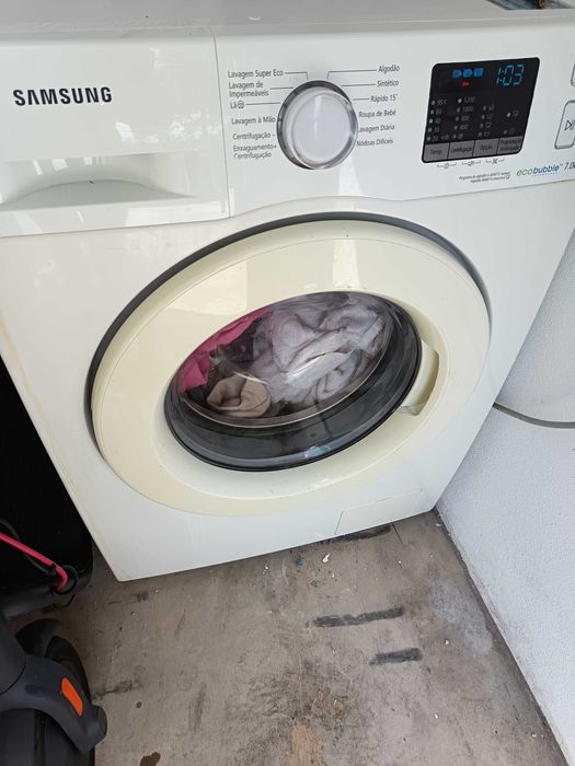 Máquina lavar roupa