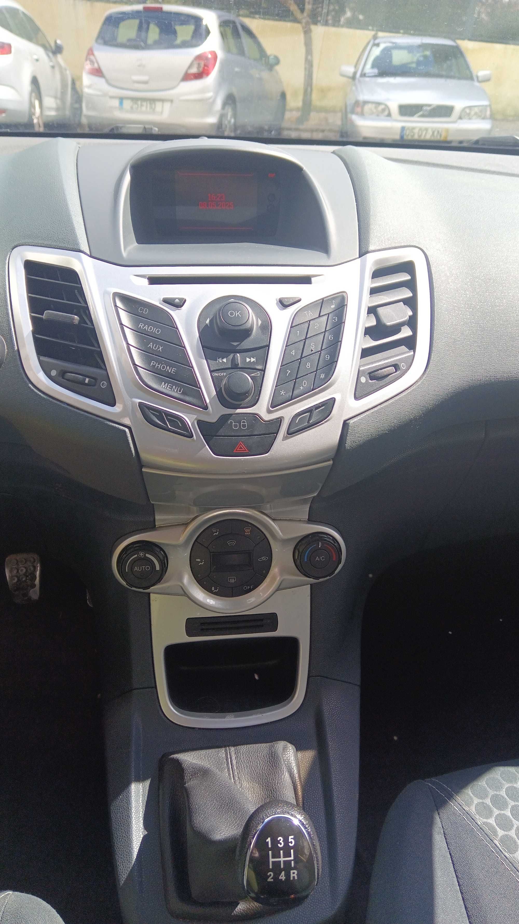 FORD FIESTA ST-LINE ( Oferta Registo de propriedade )