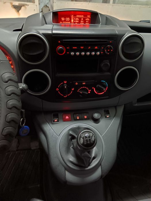 Peugeot partner 3 L 1.6 HDI A/C 2015