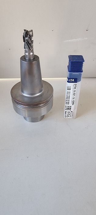 Frez DIA Z3+3D=12I=21L=70S=12x40 RH w oprawce termo