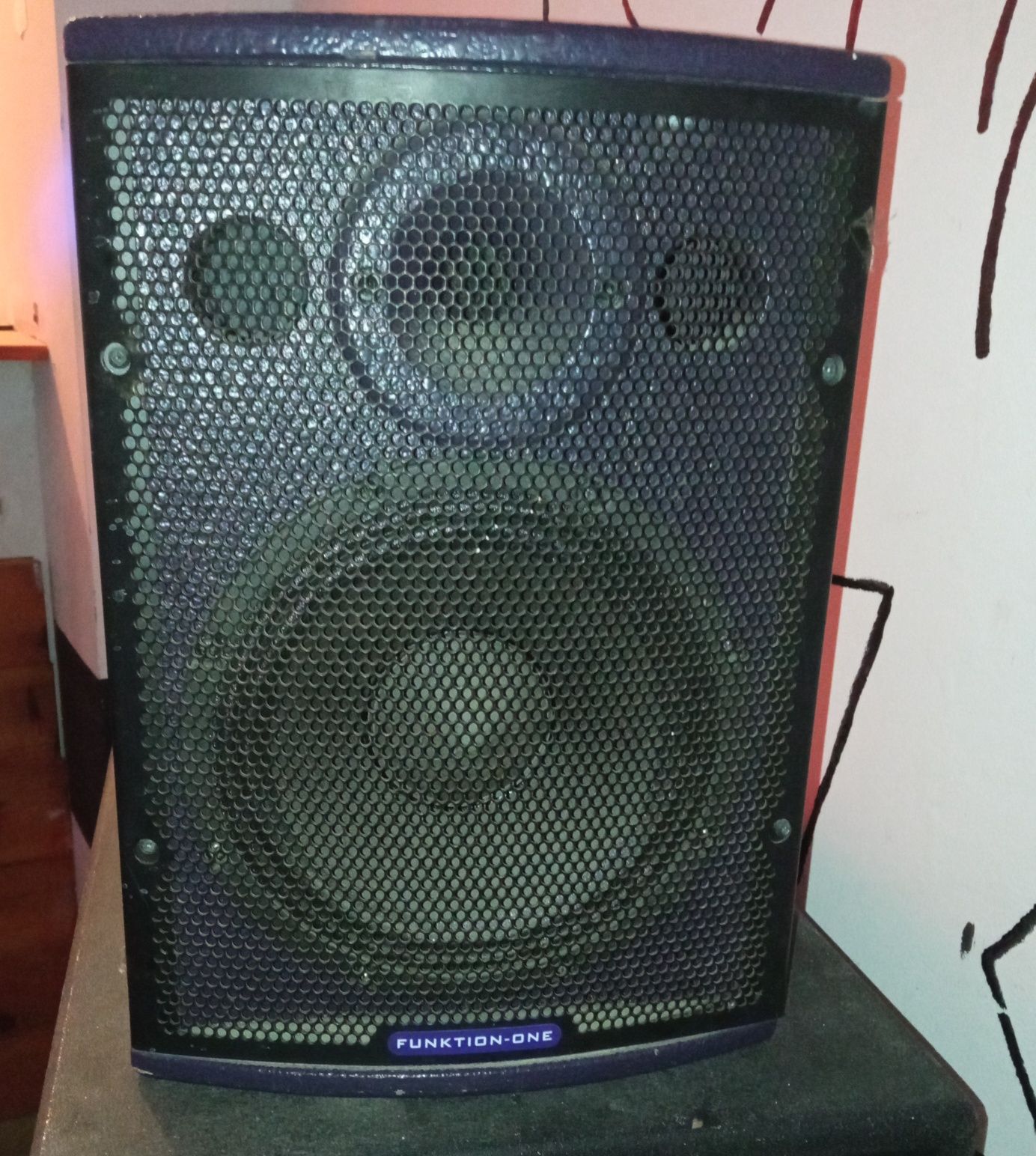 Vendo dois colunas  Funktion -one. F 81 .