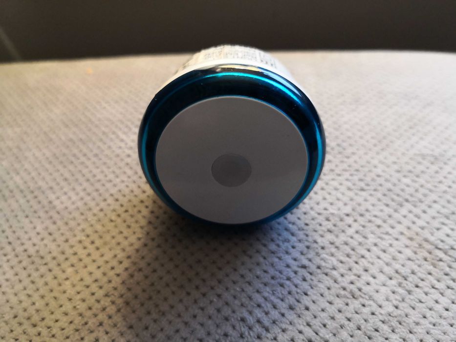 Lampka nocna LED w kolorze niebieskim lub czerwonym