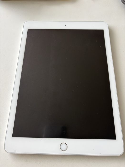 IPad Pro 9,7” 128GB WiFi, Pecil, capa e bolsa