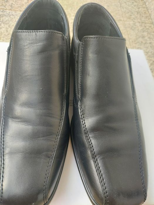 Sapatos pretos homem
