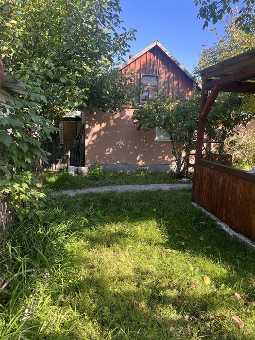 Будинок  з ділянкою