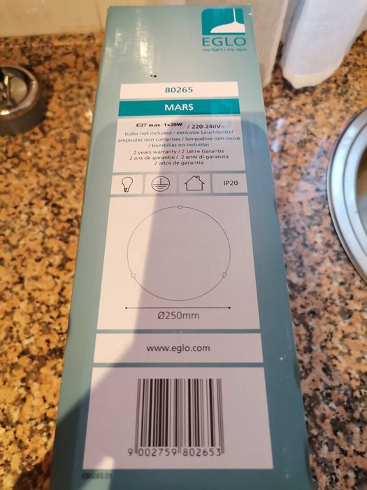 Só 4 euros. Vendo candeeiro novo