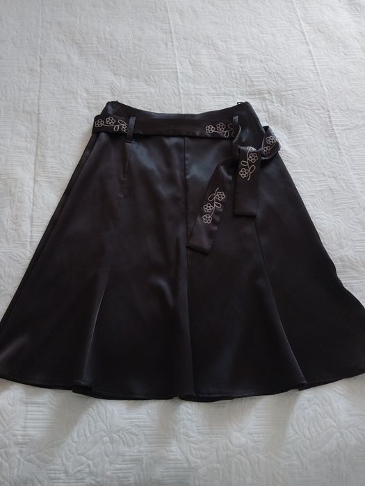 Атласна спідниця