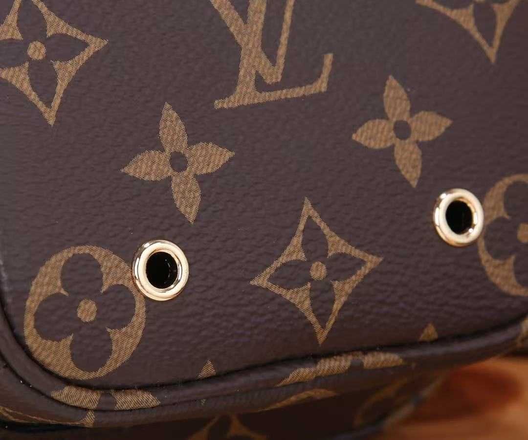 LOUIS VUITTON Pochette Celular Crossbody Pequena