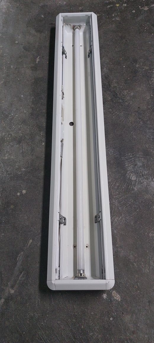 Lampa świetlówka