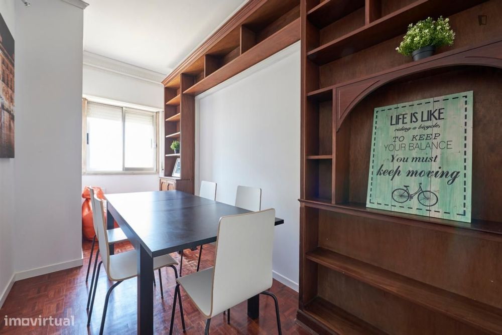 Quarto - localizado em Benfica Lisbon