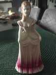 Figurka porcelanowa Jezel,,Dama dworska,,