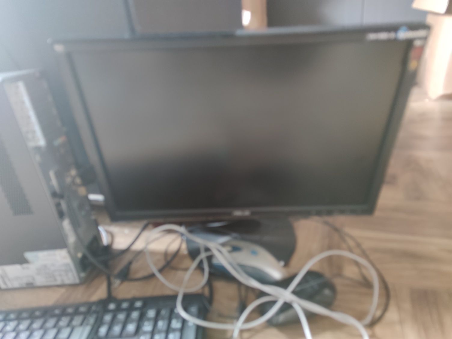 Komputer zestaw monitor klawiatura myszki