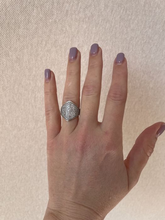 Перстень срібний з цирконами, р.17