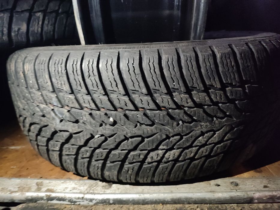Шини Нокіан 215/55/17; гарний комплект зими та пара всесезонки , з ЄС