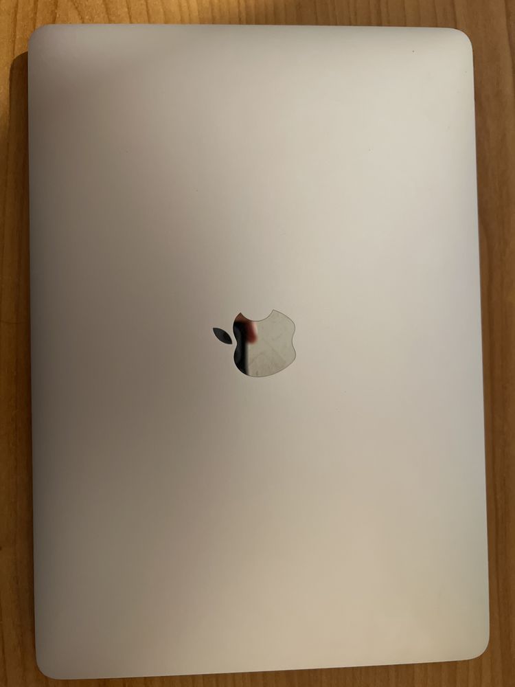 MacBook Pro 13-inch, 2019, Two Thunderbolt 3 ports