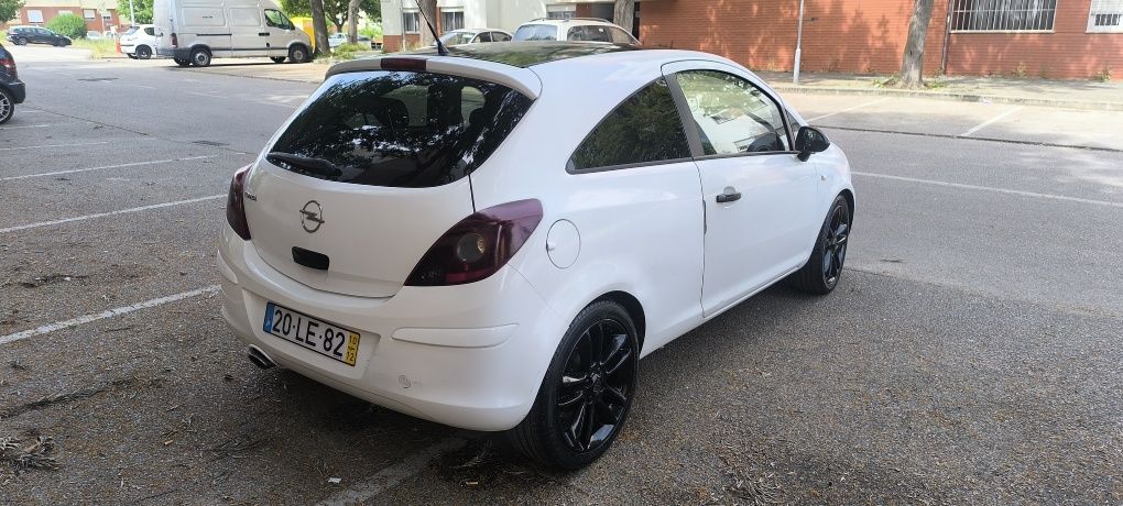 Opel Corsa BLACK EDITION  12/2010