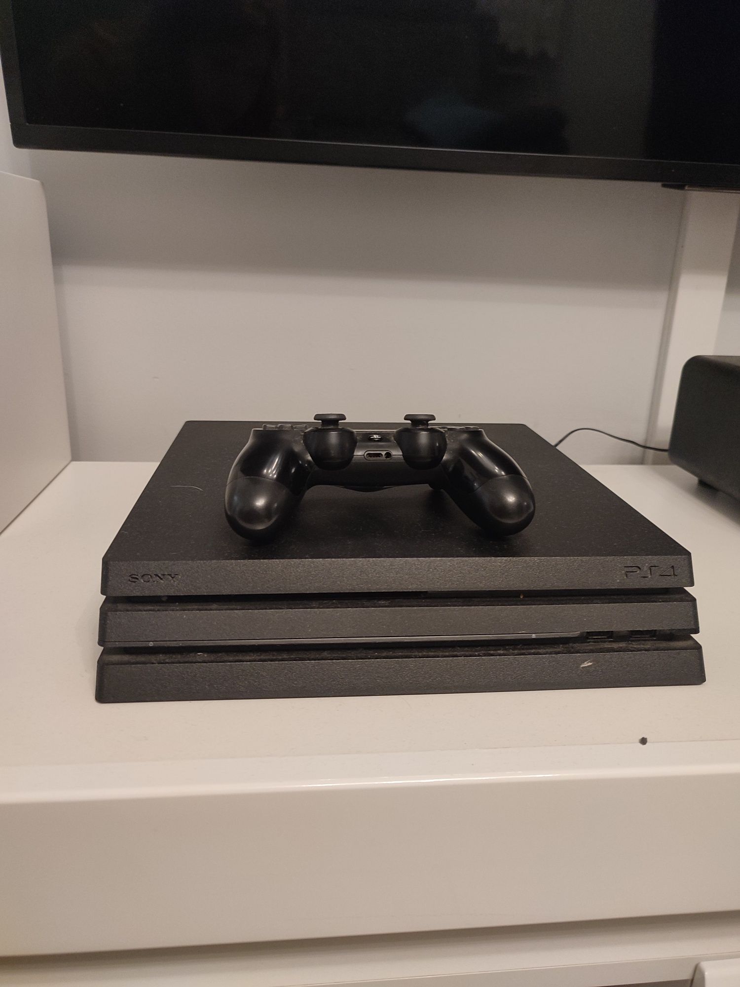 Ps4 Pro konsola Sony plus gry i słuchawki