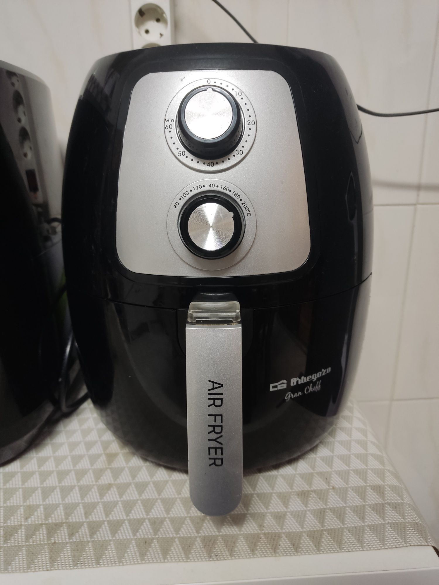 Fritadeira Airfryer Orbegozo 4 litros