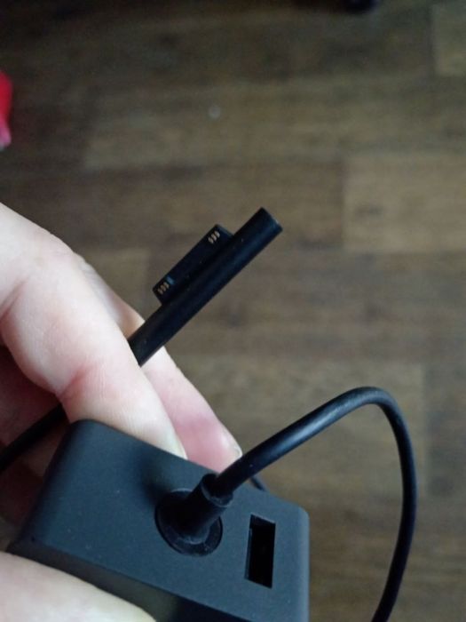 Оригин новую зарядку на планшет Microsoft