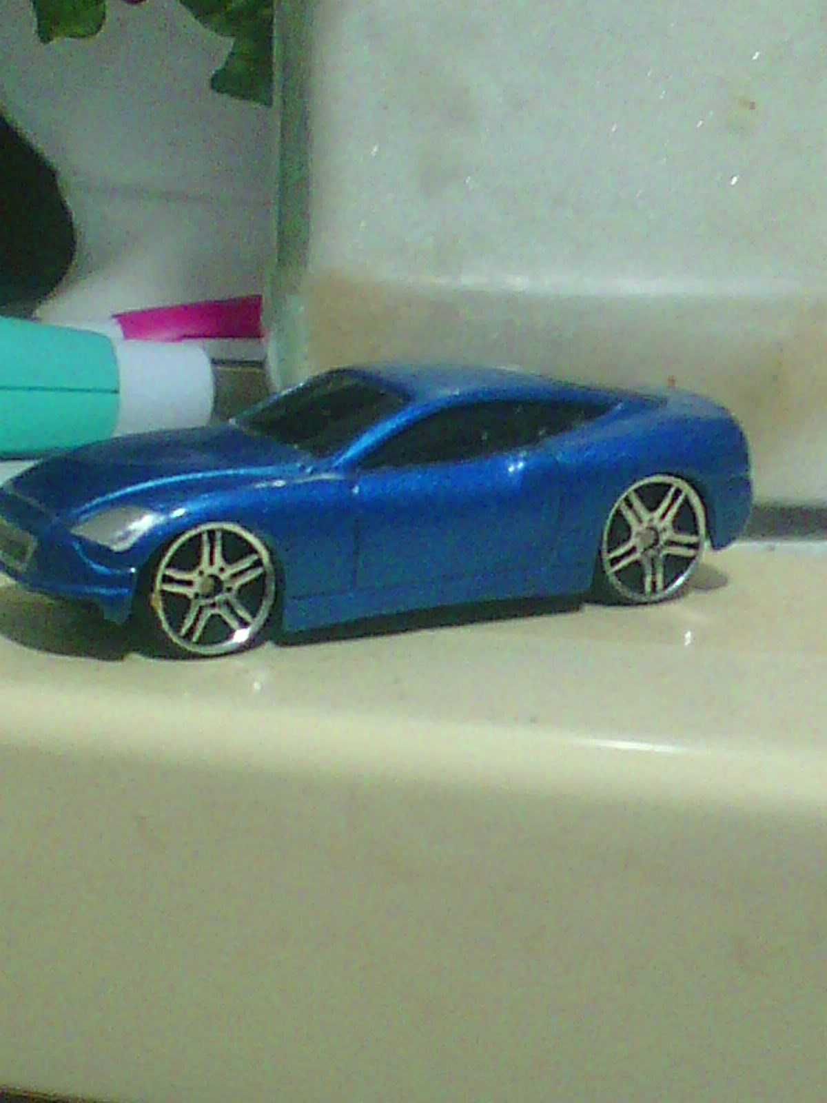 maisto diecast cars 1/64 scale 11933 azul