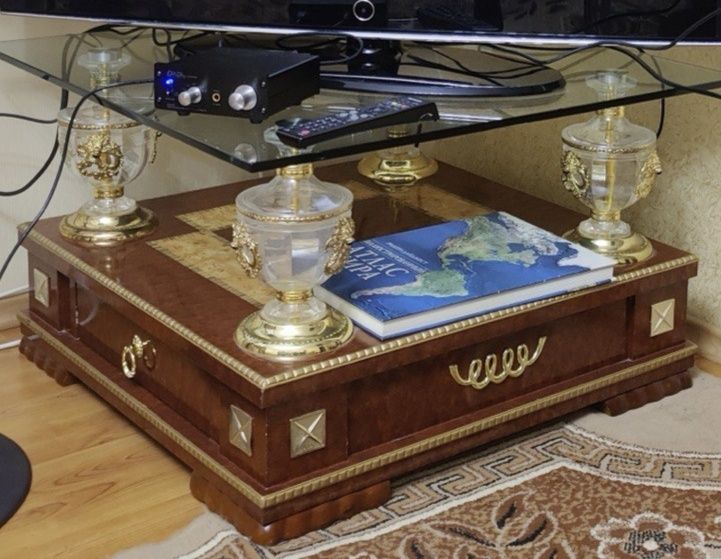 Продаю столик журнальний скляний