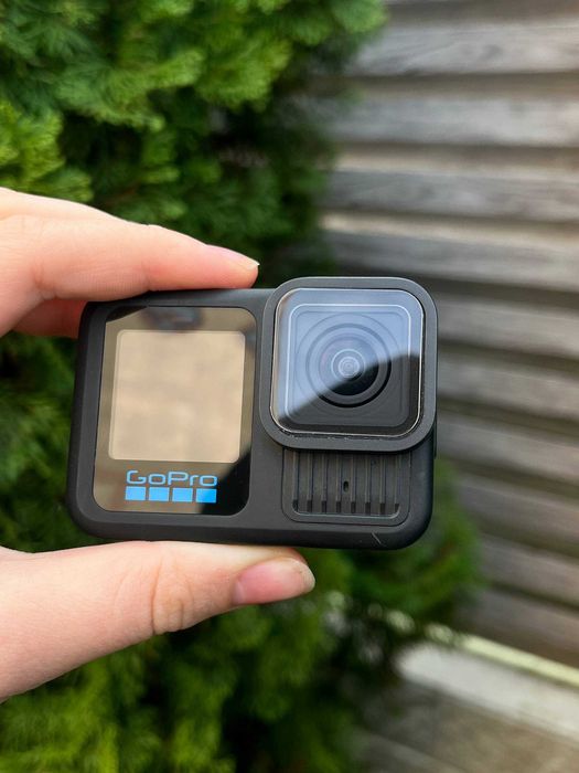 Екшн-камера GoPro Hero 13 з захисним склом.