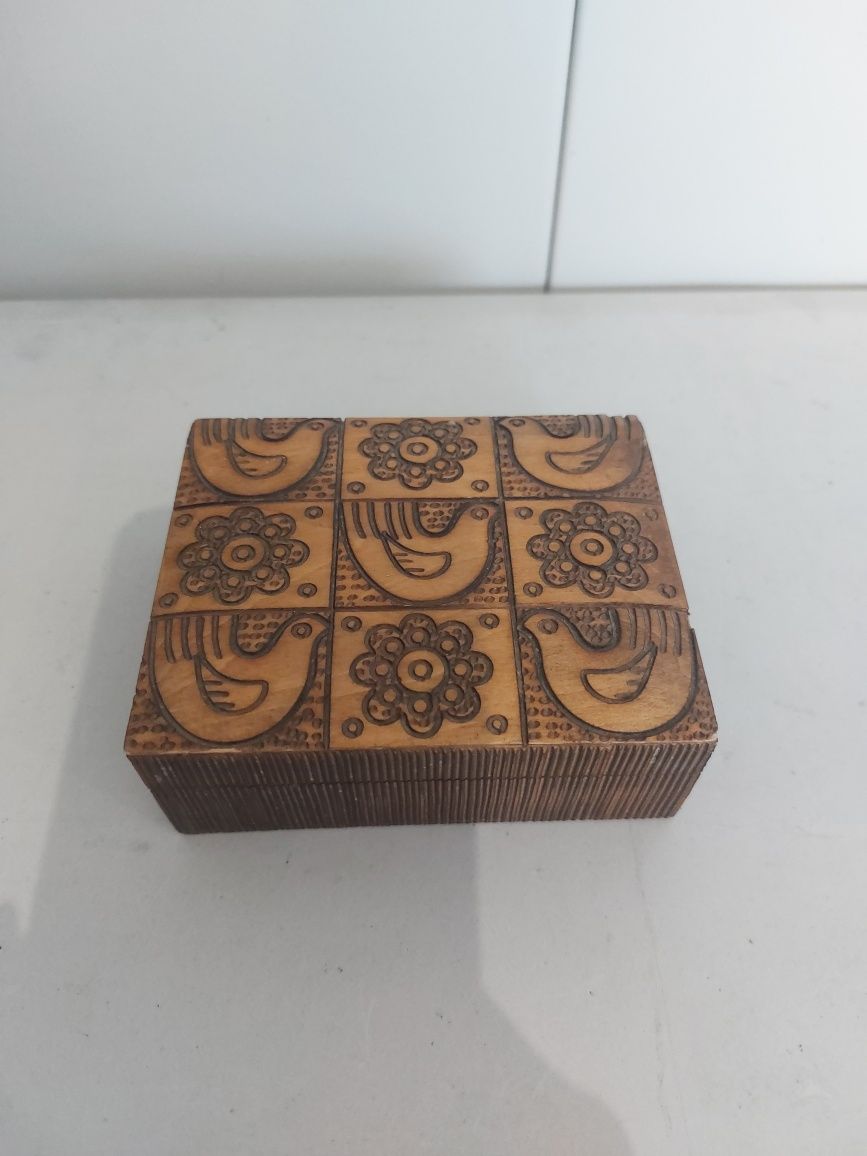 Drewniane pudełko, szkatułka