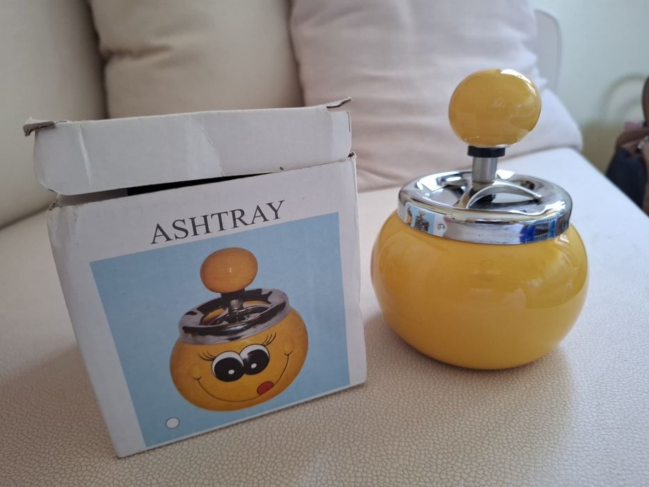 Peça icónica,  cinzeiro