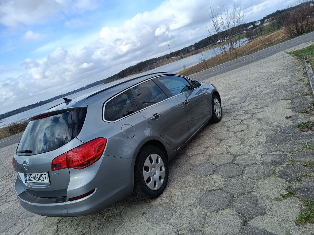 Opel Astra J sports tourer