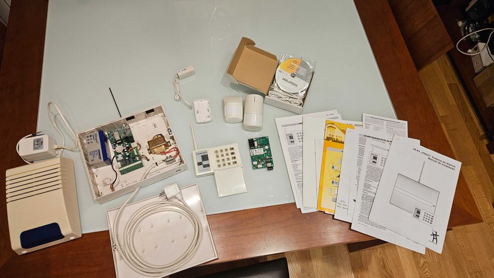 Sistema de alarme completo da marca Jablotron