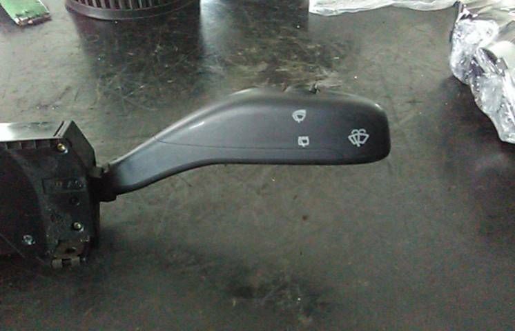 Conjunto / manetes de luzes e limpa vidros VOLKSWAGEN Polo (9N)