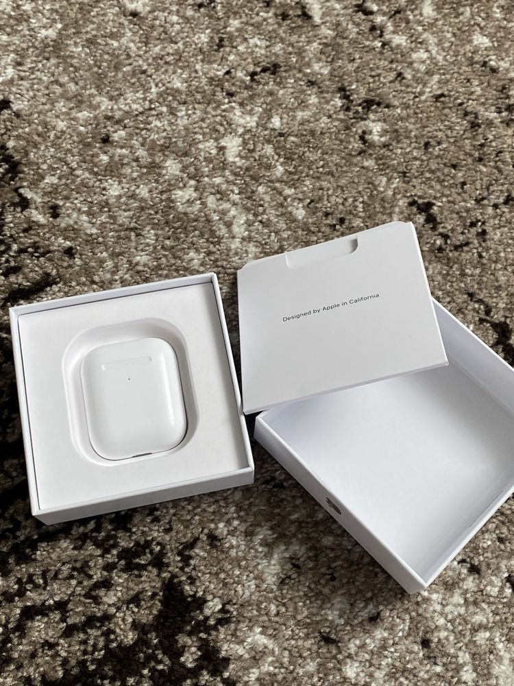 Apple AirPods 2 with charging case оригінал б/у в ідеальному стані!!!