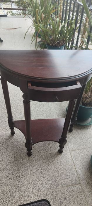 Mesa de entrada com gaveta