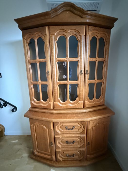 Dębowa dwuczęściowa witryna