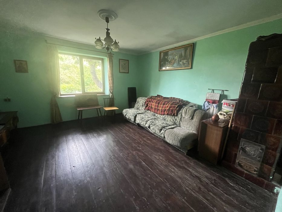 Продаж житлового будинку з великою ділянкою у центрі Куликова!