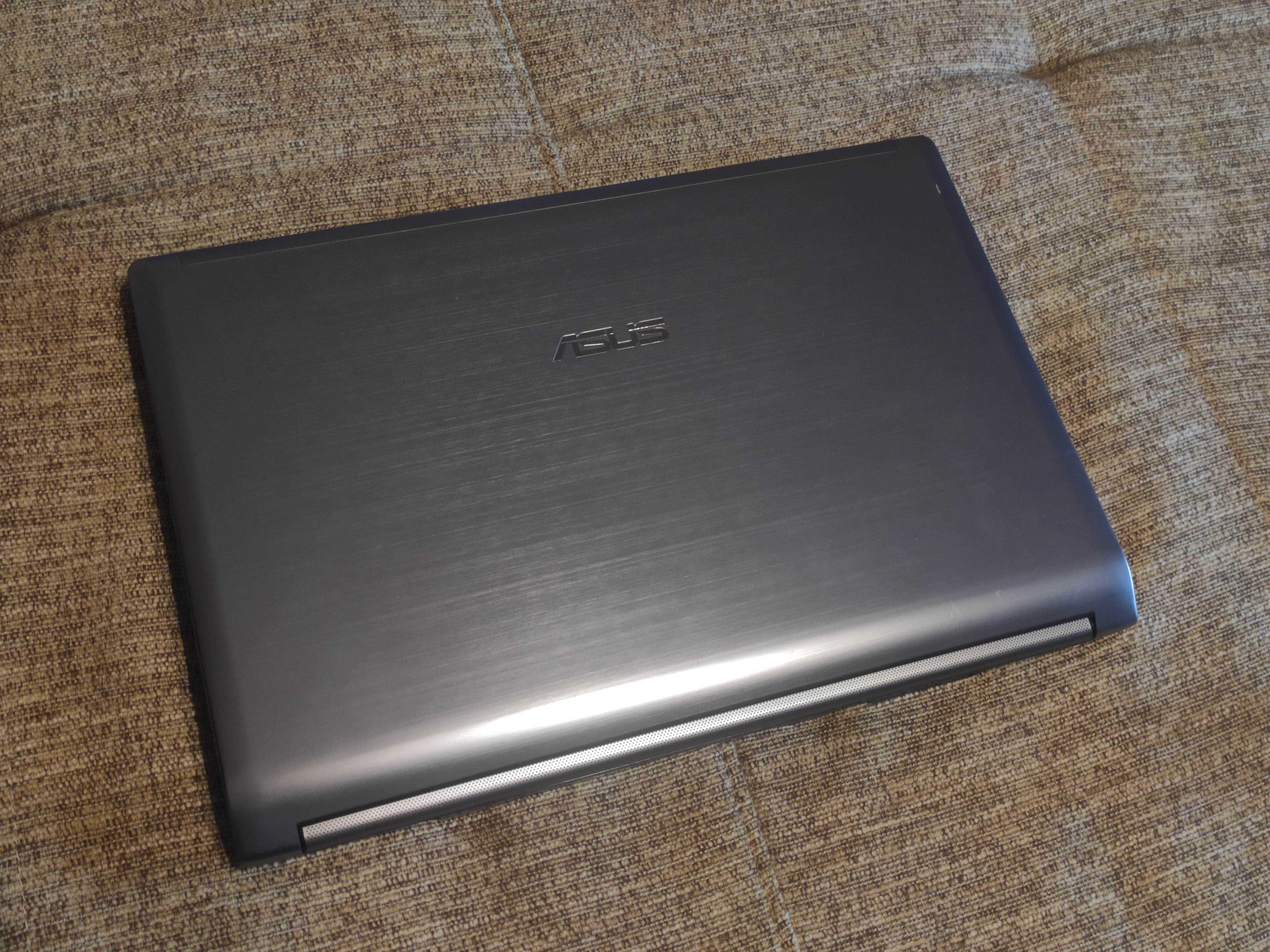 ШИКАРНИЙ 17,3" Asus N73J i5/8/500 дискретне відео GeForce. На 2 HDD!