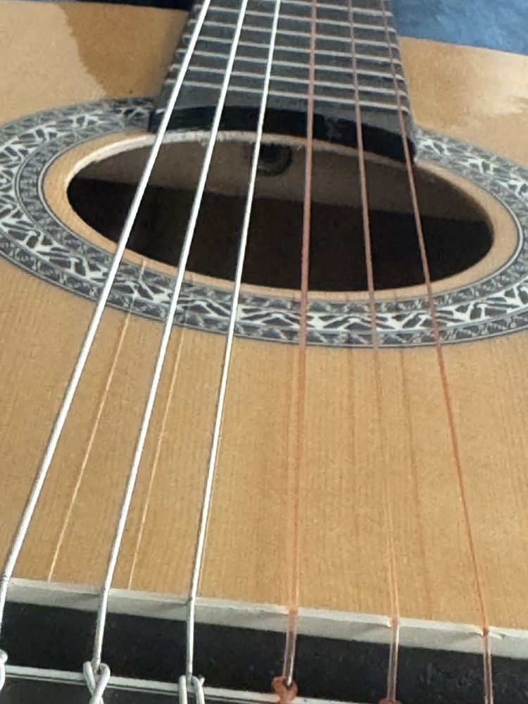 Guitarra Admira 3/4 para crianças dis 8 aos 12 anis.