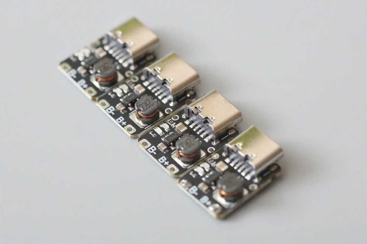 USB-Type C контроллер заряда мини Li-Ion 18650 с защитой и выходом 5V