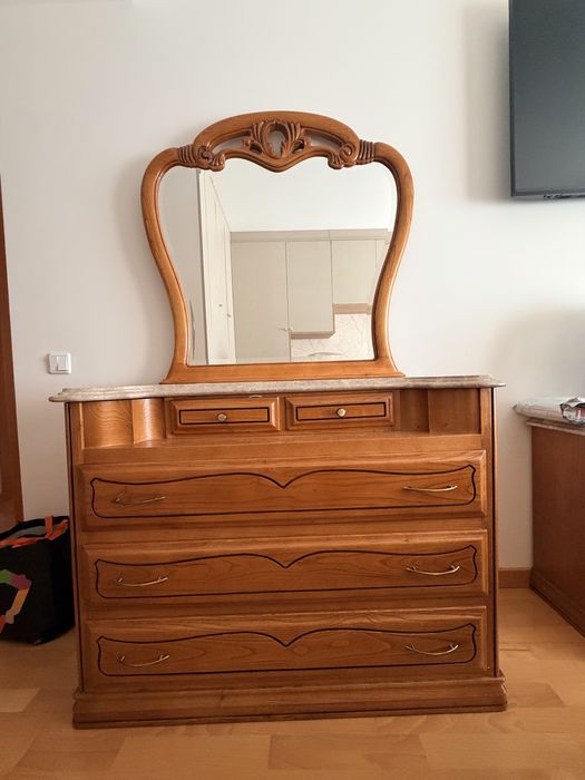 Conjunto para Quarto Comoda + 2 mesa se cabeceira em Madeira
