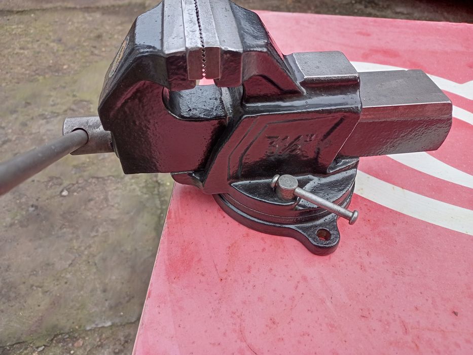 Sprzedam imadło stołowe bizon sprawne